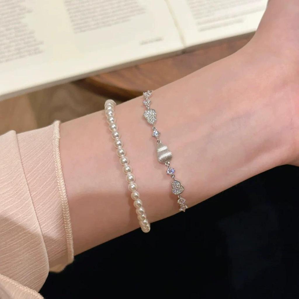 Exquisite Light Luxury Chinese Tassel Bracelet with Diamond Accents