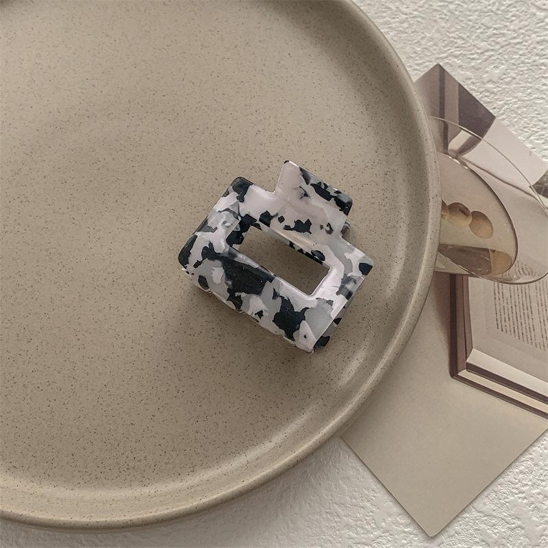 Korean Imitation Acetate High-End Shark Hair Clip - Elegant Hair Accessory for Stylish Looks