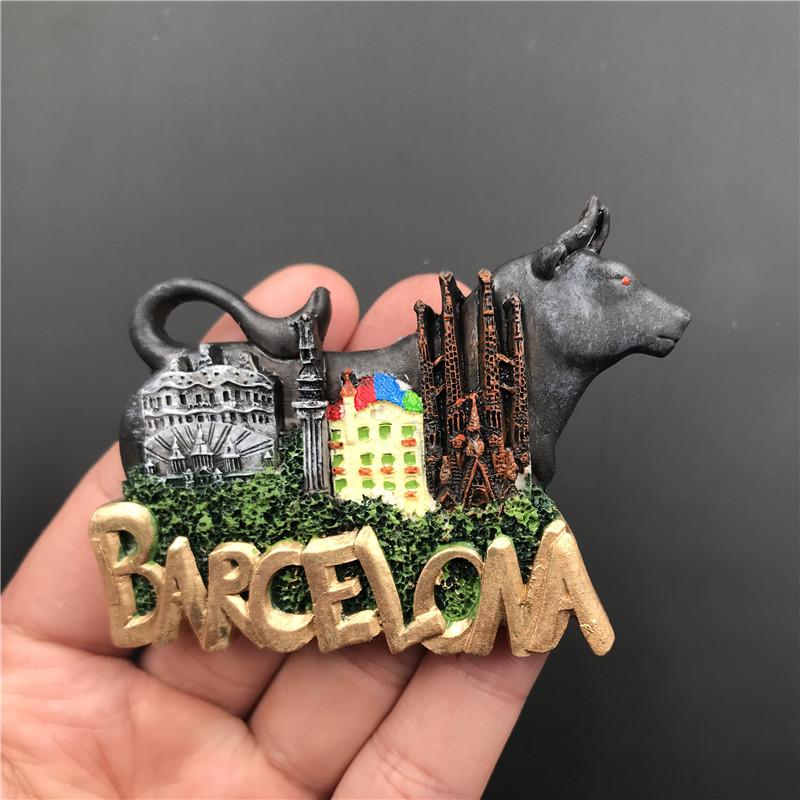 Mezinárodní kolekce pryskyřičných magnetů na lednici: Maďarsko, Dubaj, Thajsko, Polsko, Egypt, Itálie, Austrálie, Německo, Španělsko, Belgie