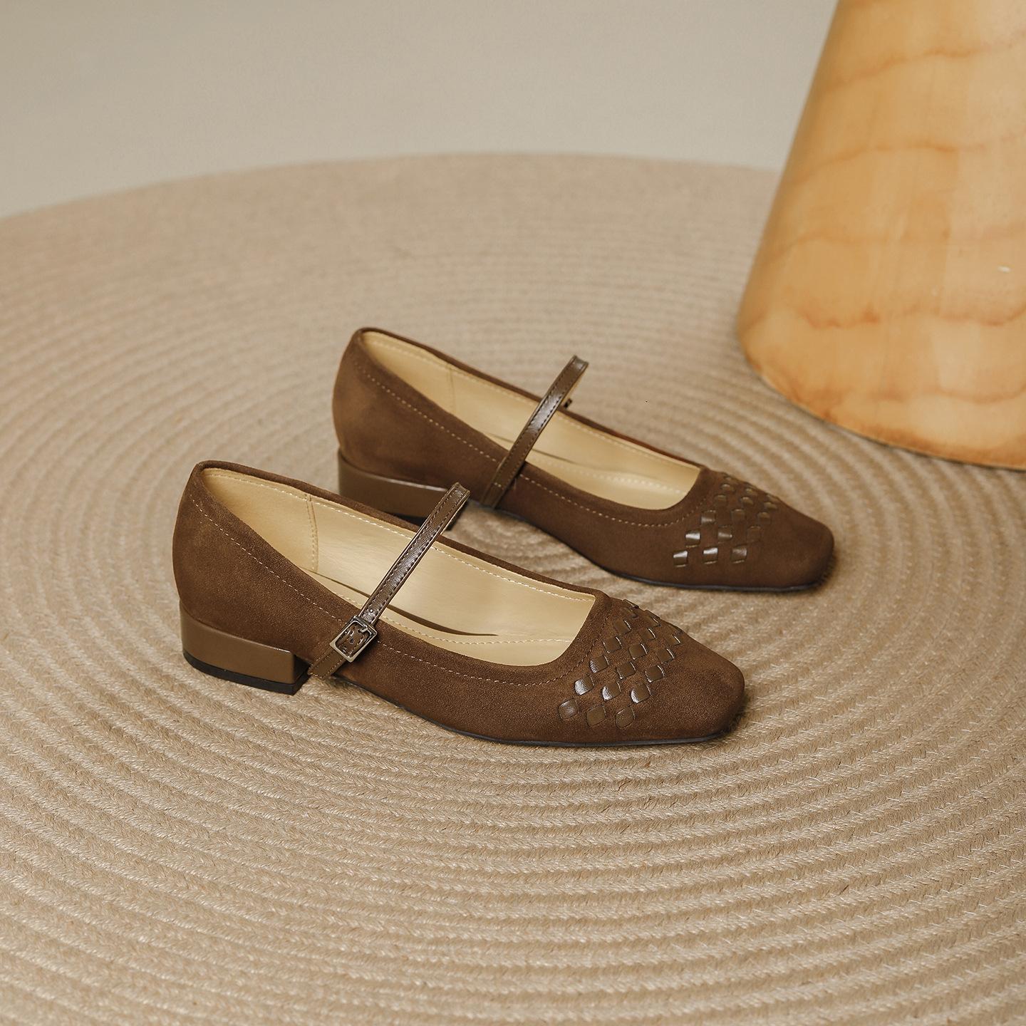 

Retro square head one-word buckle Mary Jane single shoes women s low heels are not tired, versatile and comfortable with skirts, beautiful high heels 40 коричневый