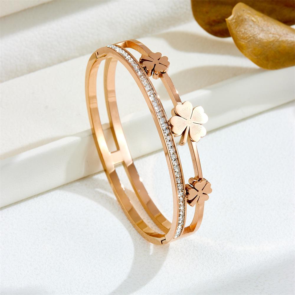 

Классический модный браслет из титана с четырьмя листами клевера, двойной карабин, браслет из счастливой соломы, женский браслет розового золота