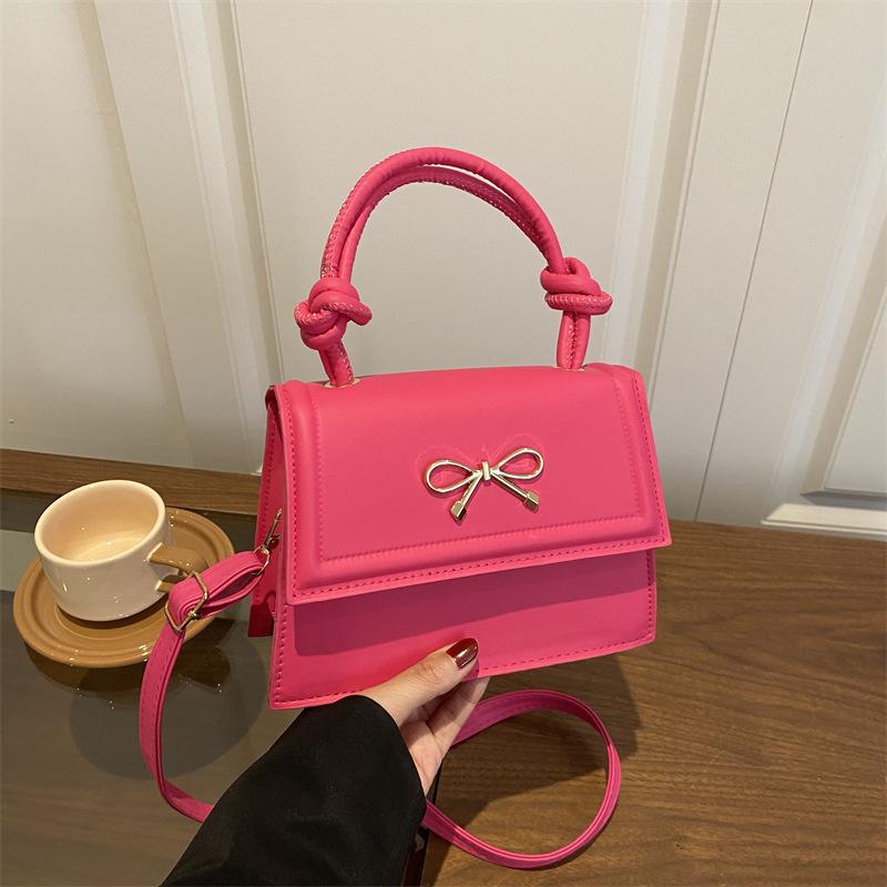Today's popular bags are women's fashion textured shoulder messenger bags, bow women's bucket bags.
