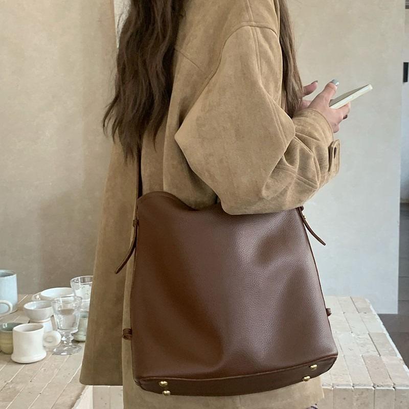 Retro large-capacity commuter bag New trendy bucket bag Versatile shoulder messenger bag Tote bag women