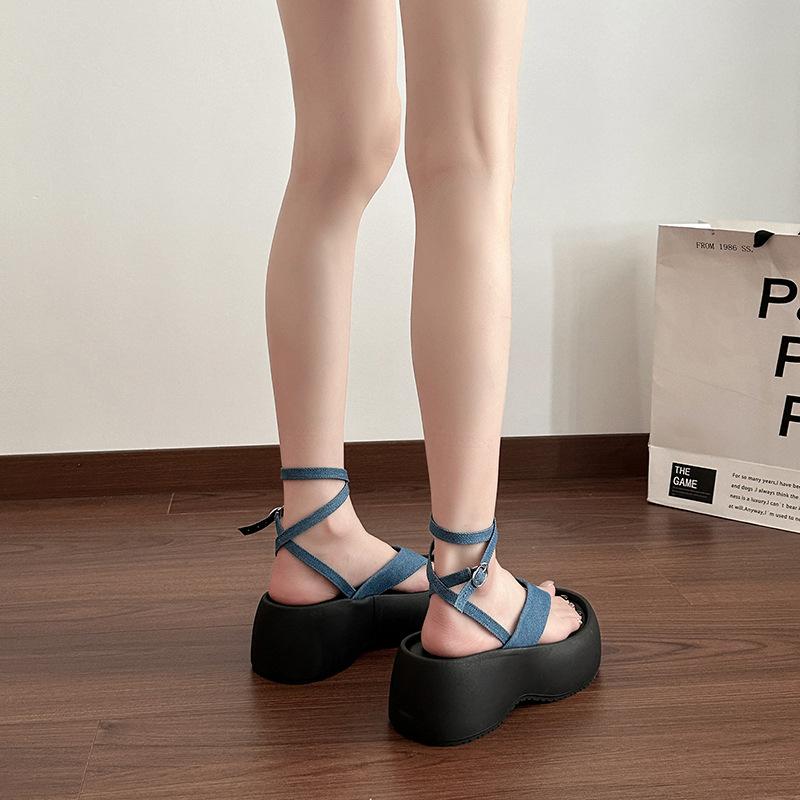 Small Black Strap-on Toe Platform Sandals Women's Fashion Heightened Wedge Heel Pinch Sandals