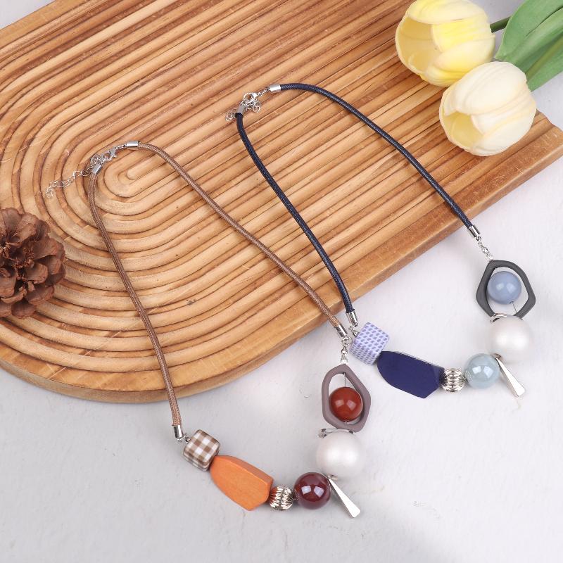New Beaded Geometric Short Sweater Chain Women Light Luxury Personalized Versatile Necklaces Fashion Jewelry Gift