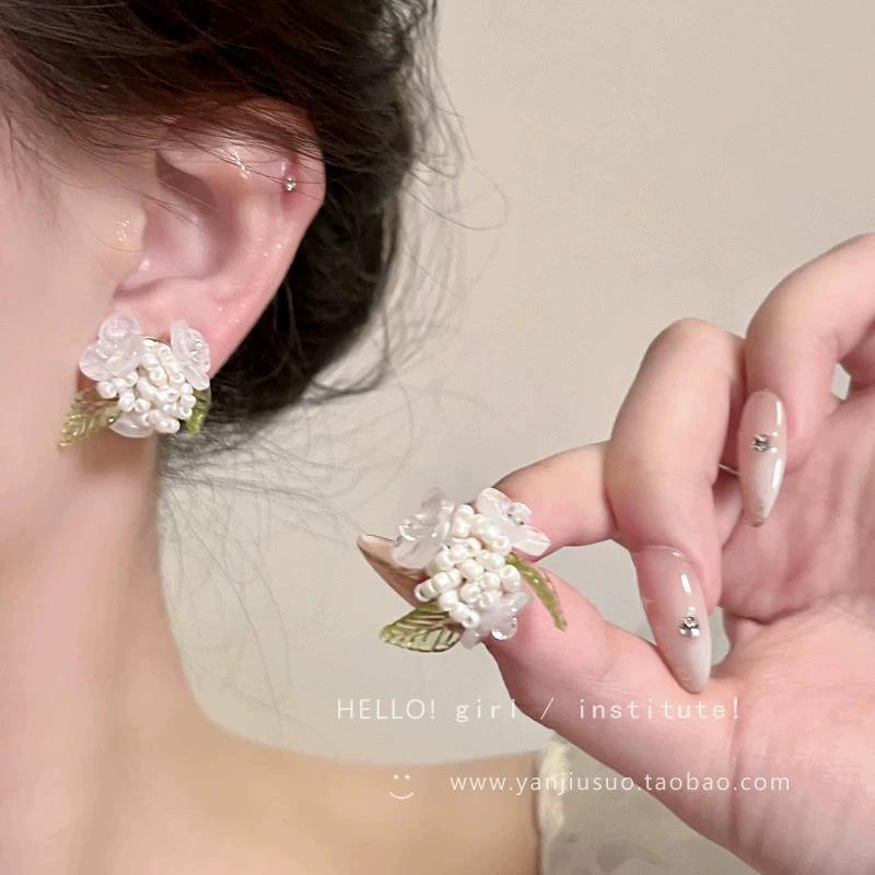 Orecchini Estivi di Fiori Dolci: Versatili Borchie di Alta Gamma con Ago in Argento 925