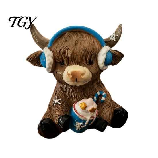 Animal Shape Ornament Winter Highland Cow Resin Figurine, Cattle Statue for Desk Decor, Home Office