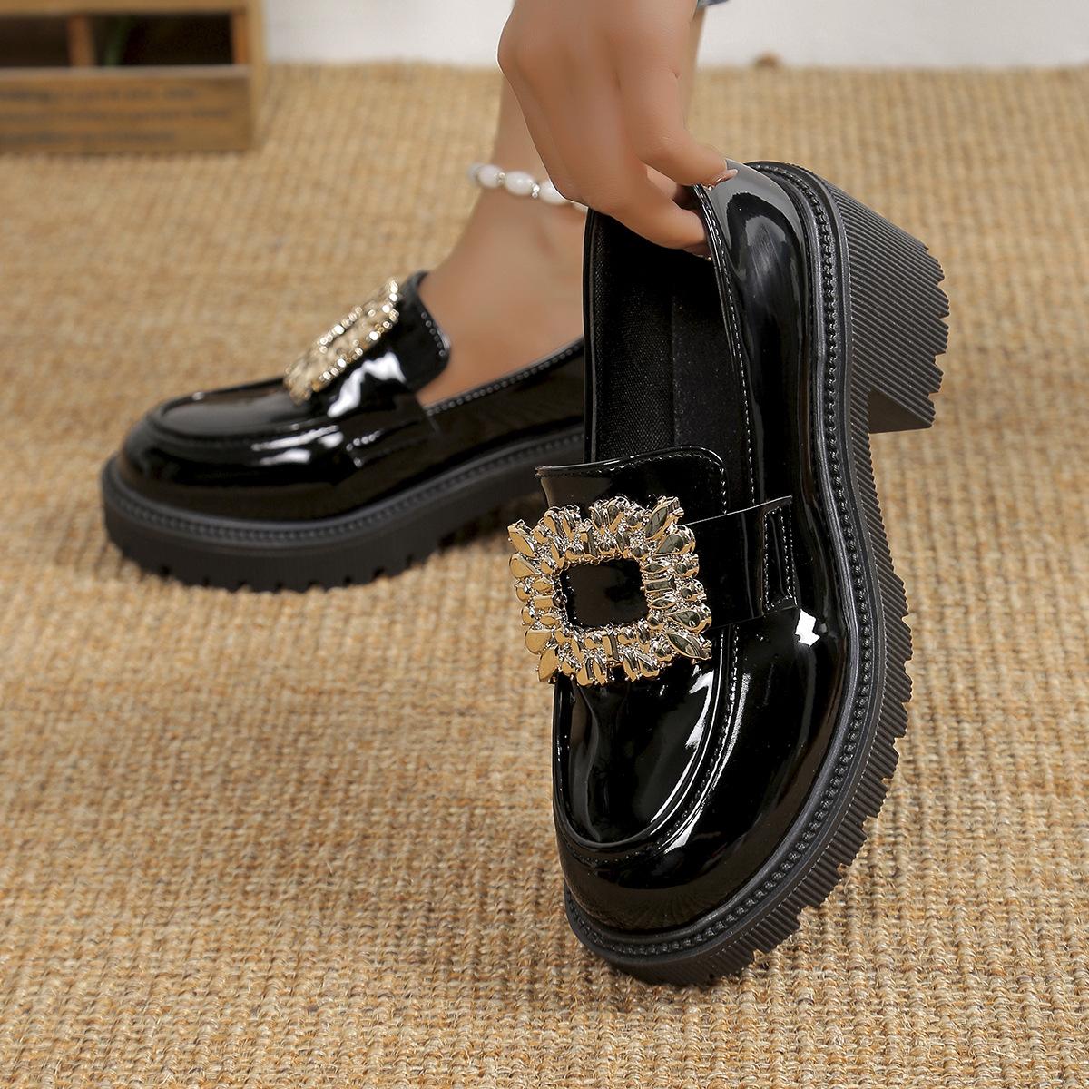 Модные туфли со стразами и квадратной пряжкой, женские туфли-лодочки 2024 года, черные туфли Мэри Джейн из лакированной кожи, модные женские туфли-лоферы без застежек 35 чёрный