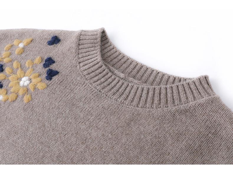 2025 Fall/Winter Women's Embroidered Loose Pure Wool Turtleneck Sweater, Thickened Long Sleeve Knitwear in Lazy Style