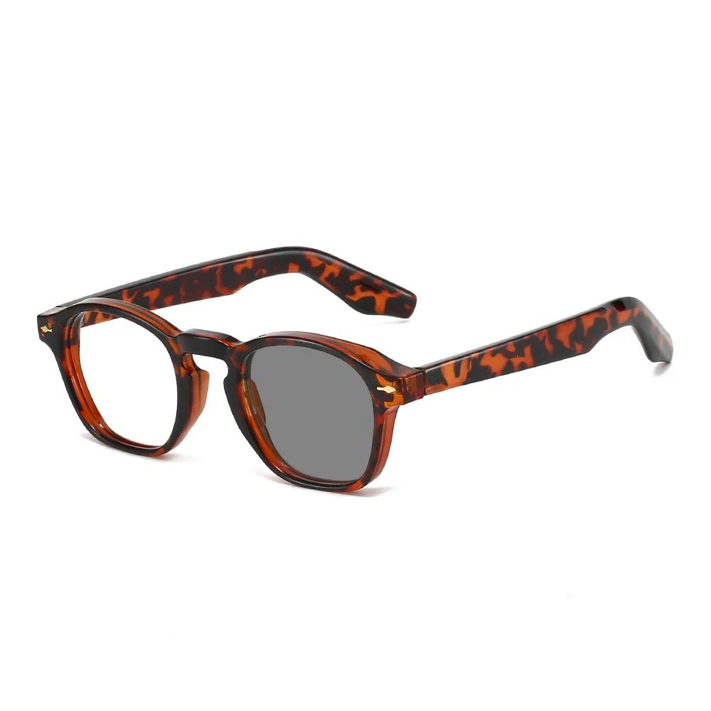 New Photochromic Reading Glasses Unisex Blue Light Blocking Glasses Fashionable Square Frames Turn Grey Presbyopia Glasses