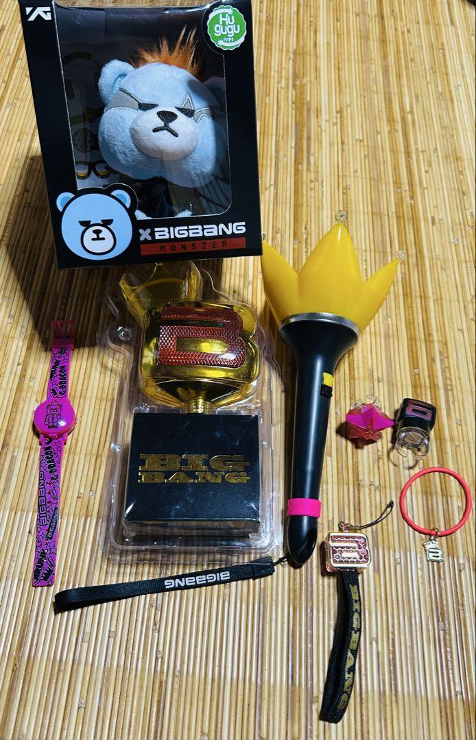 

[Б/У] Официальный лайтстик BIGBANG Crown Ver.4 10-летний юбилей с коробкой G-DRAGON
