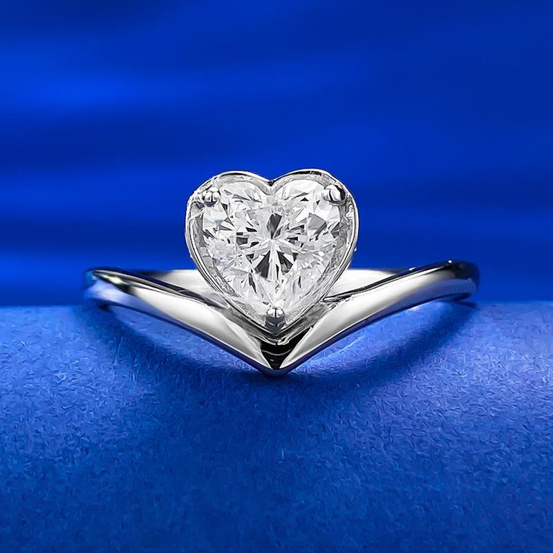 

Live S925 Sterling Silver Heart-Shaped Simulated Diamond Ring for Women - Simple, Elegant, and Atmospheric Design Size 8