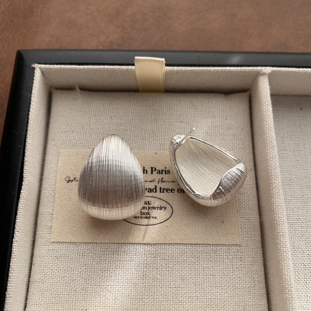 Retro French Full Water Drop Stud Earrings, Simple and Delicate Brushed Cold Wind Earrings