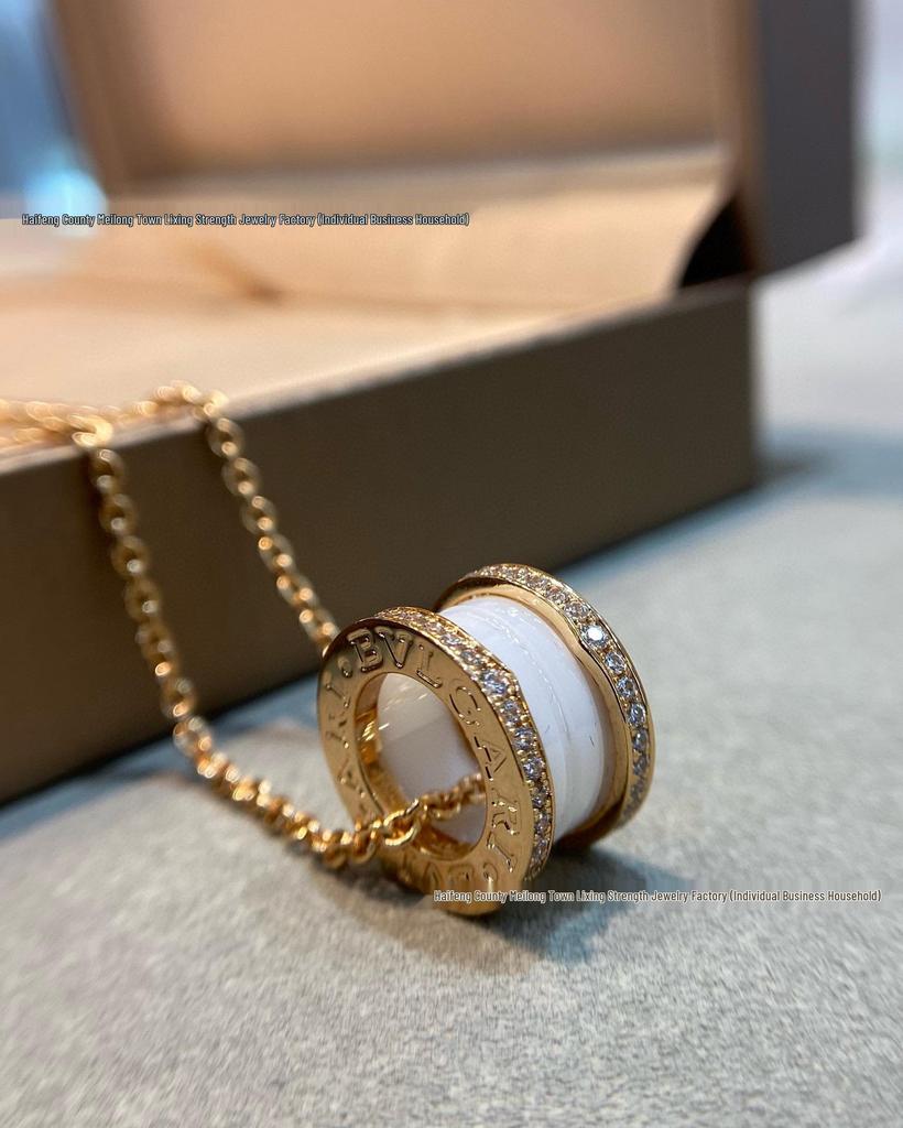 Baojia V Gold Spring Ceramic Necklace: Little Red Man Charity Edition, Delicate Clavicle Chain.