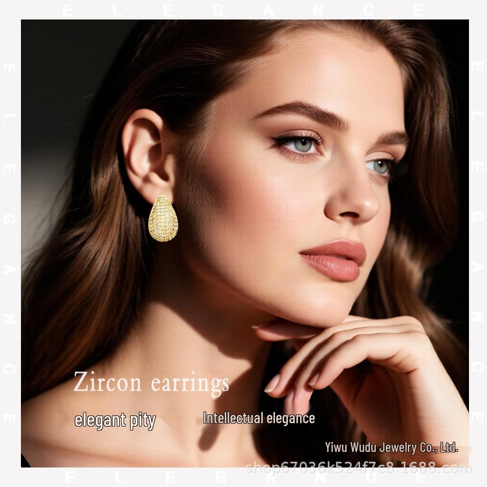 Elegant Luxury Teardrop Diamond Stud Earrings - Exquisite Pear Shape, High-End Design