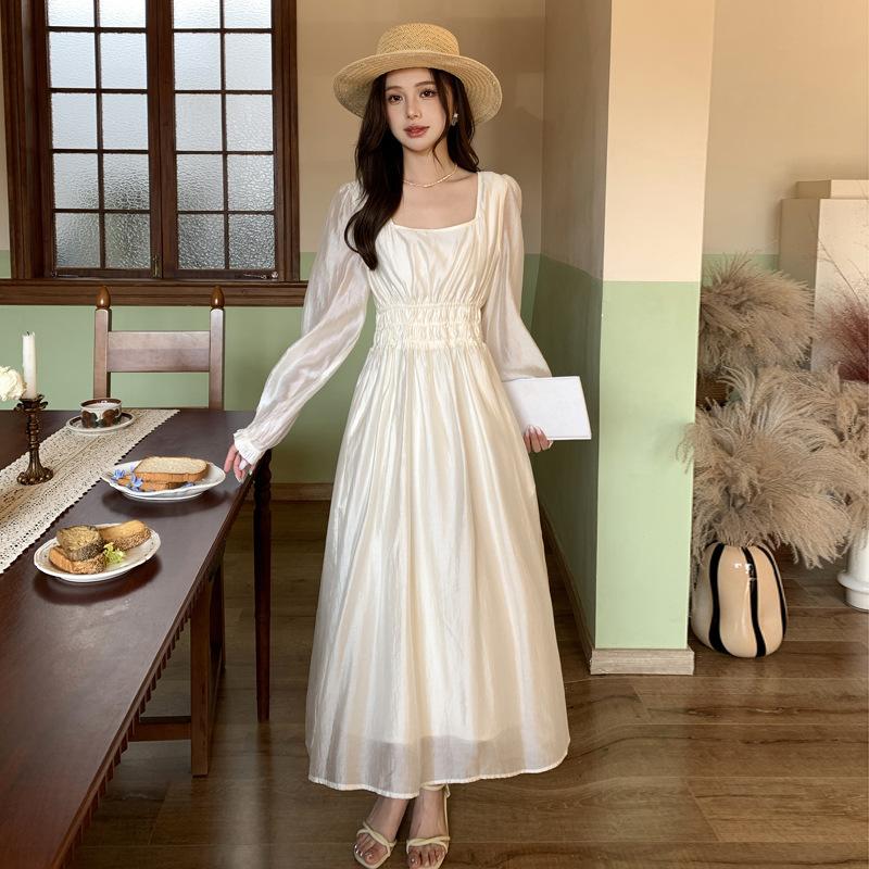 French vintage Hepburn-style puff-sleeve dress, early autumn high-end design, square-neck maxi dress