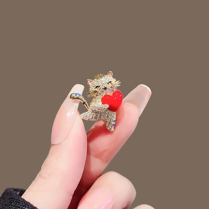 Изысканная, маленькая и милая, любящая кошка, брошь, высококачественная женская антибликовая пряжка, булавка, мини-украшение для корсажа