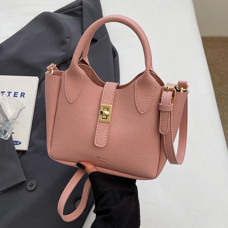 Advanced Sense of Foreign Style Small Bag Women 2025 New Fashion Versatile Messenger Bag Popular Handbag Bucket Bag