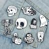 Broches de Lapela de Caveira Preto e Branco Punk Horror Esqueleto Fantasma BOO! Broche Criativo Bolsa Jeans Esmalte Emblema Joia Presente para Amigos