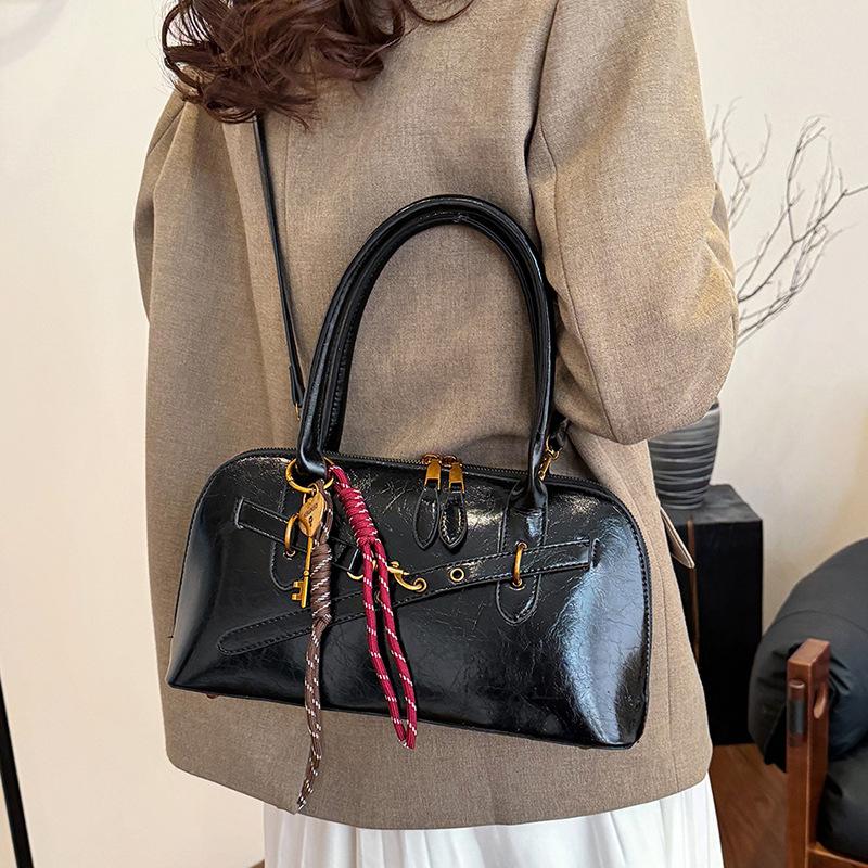 Portable Commuter Bag Women'S Fashion Retro Underarm Bag Simple Large Capacity Messenger Bag