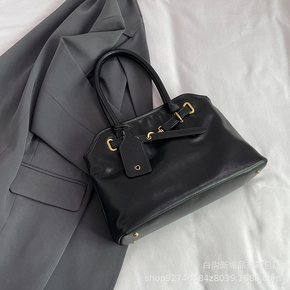 

Niche design large capacity portable Boston bag 2025 new retro bucket bag casual fashion briefcase tide