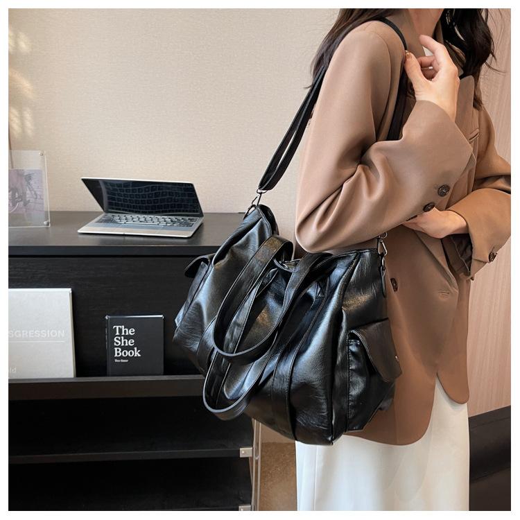 Women's shoulder bag Portable large-capacity tote bag Daily commuter messenger bag Fashion versatile solid color underarm bag