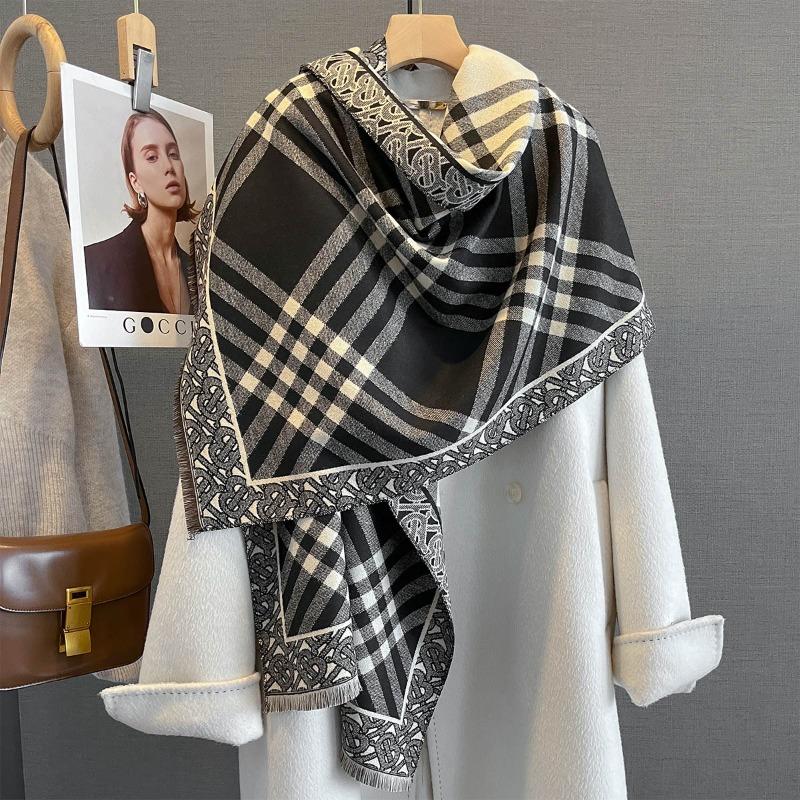 Autumn Atmosphere Retro Classic Striped Scarf Women's Fashion Versatile Daily Commuting Scarf Gentle Atmosphere