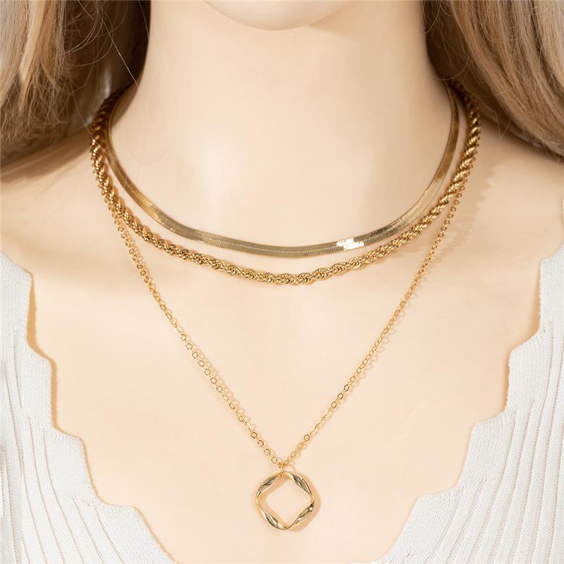 New Classic Geometric Round Hollow Snake Necklace Fashion Twist Chain Pendant Fashion Women's Choker Necklac Jewelry Gift