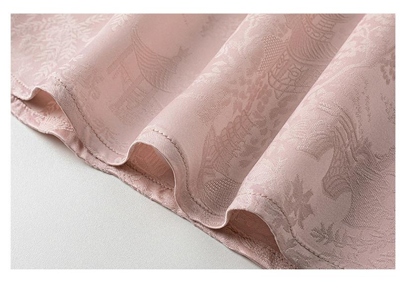 Early Spring Chic: Jacquard Light Luxury Apricot Plus Size Round Neck Three-Quarter Sleeve Women's T-shirt