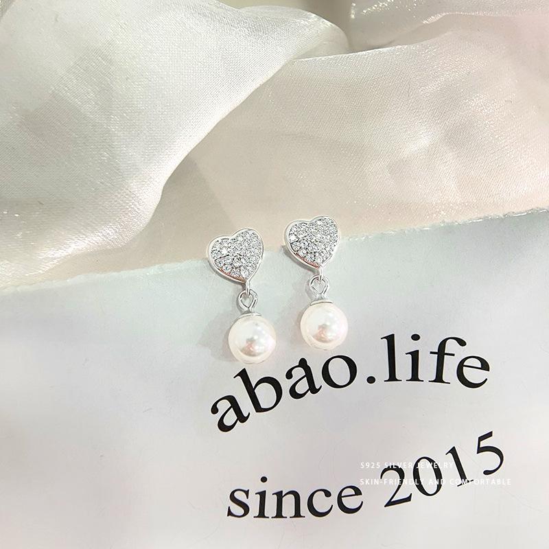 

Exquisite Love Pearl Earrings Light Luxury High-end Temperament Versatile Earrings