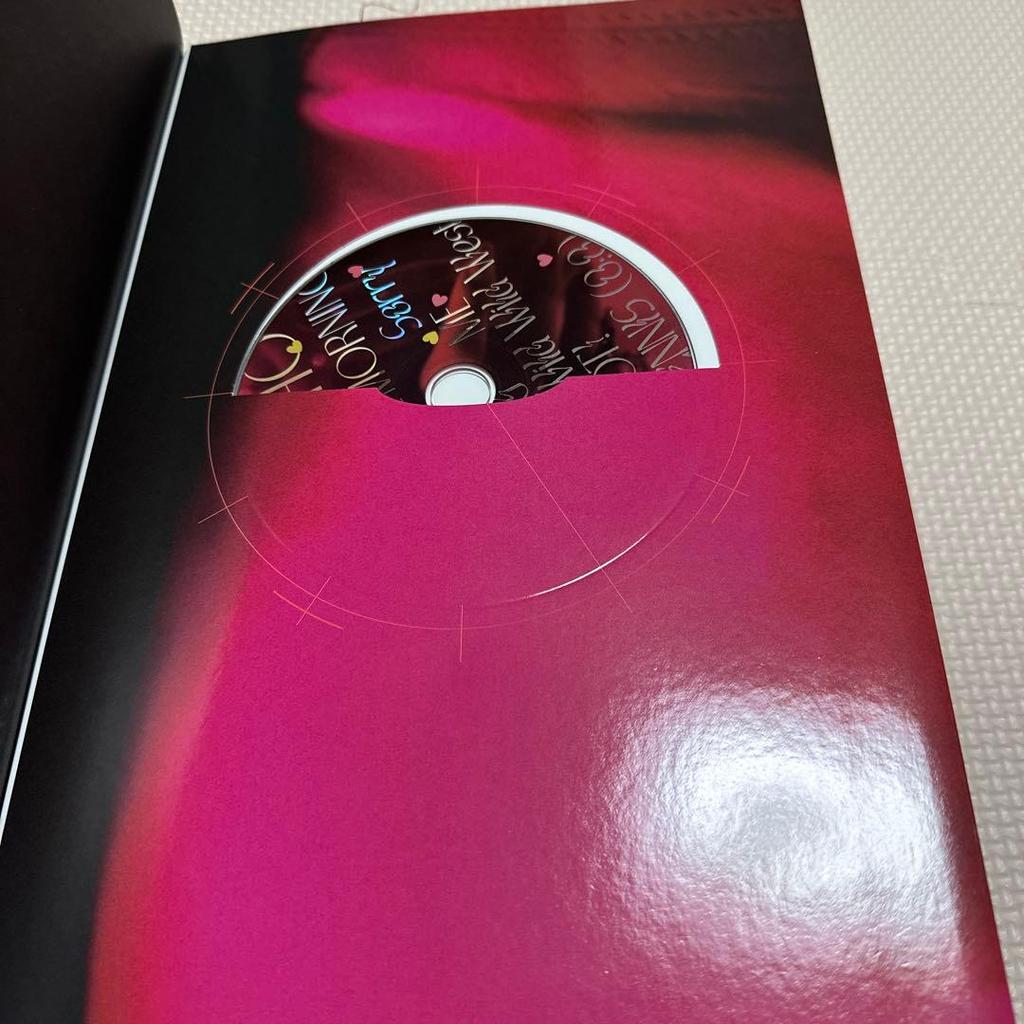 [USED] ITZY GUESSWHO WANNABE Album with Trading Card Postcard