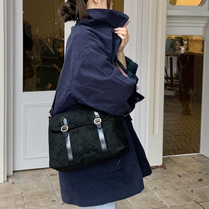 Latest Design Korean Ins Postman Bag Designed for Women Suede Classic Matte One-shoulder Crossbody Bag Durable Material