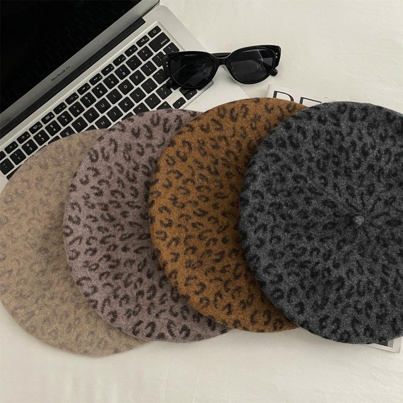 Autumn Winter New Leopard Print Knitted Beret Women Daily Wear Travel Shopping Korean Style Retro Fashion All-Match Painter Hat