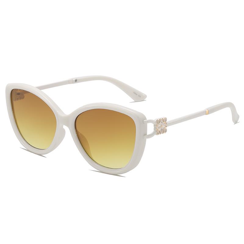Women's Retro Cat Eye UV Protection Sunglasses with Metal Temple Hollow-out Design