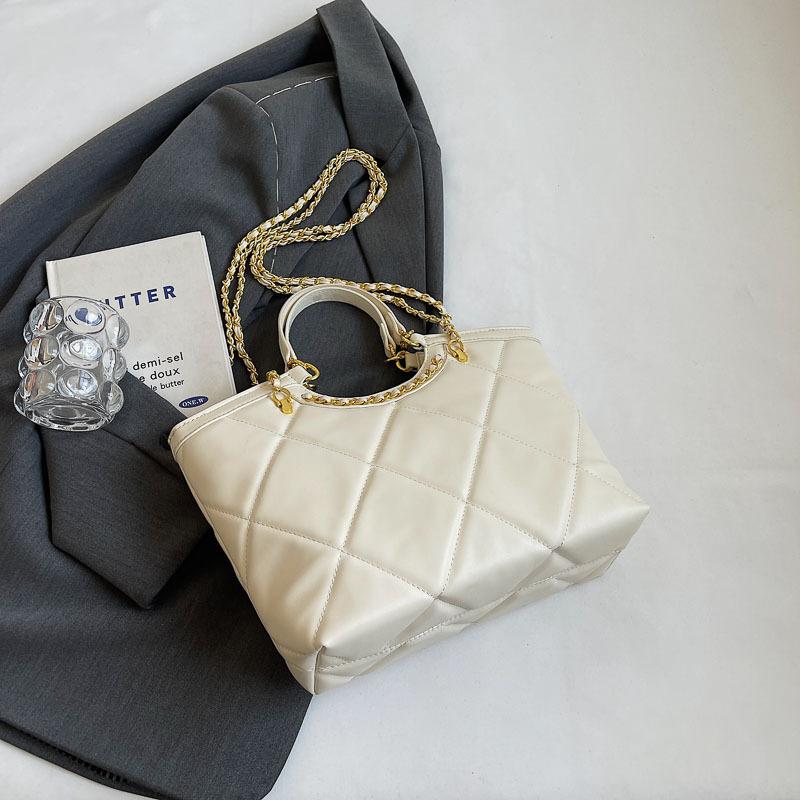 

Модная сумка большой вместимости с цепочной ручкой, на плечо, и стильная сумка-тоут бежевый