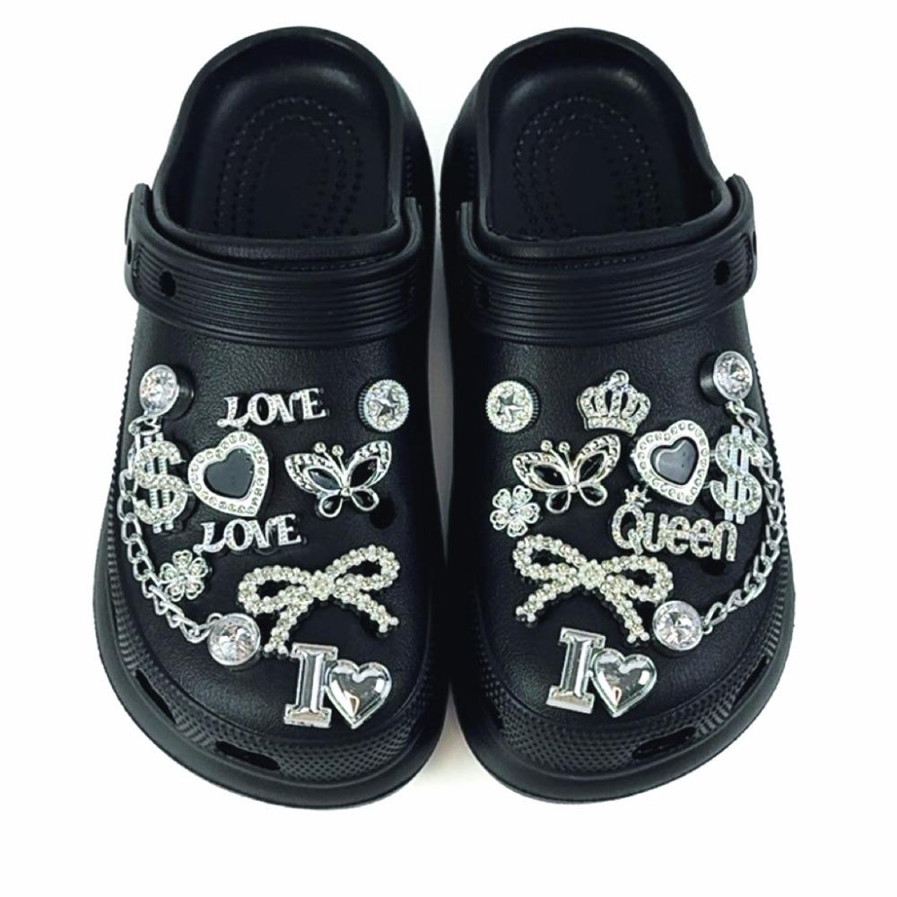 Set di 20 Charm per Scarpe Corona d'Argento Lettera Farfalla Catena di Diamanti Decorazioni per Scarpe Fibbia per Sandali Zoccoli Accessori Fai da Te Regalo