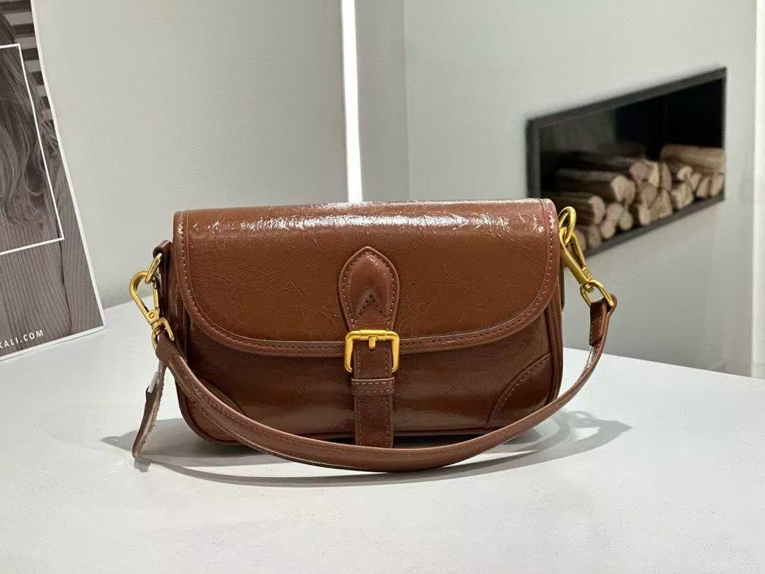 

Women s Genuine Leather Saddle Crossbody Bag - Versatile Small Fashion Waist Bag 20cm x 7cm x 11cm