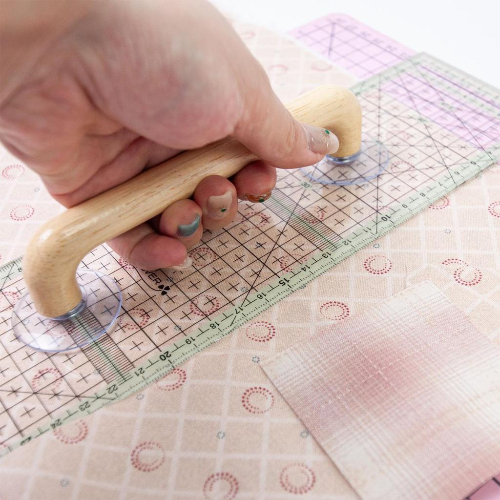 Quilt Ruler Grip 2 Pieces Strong Suction Cup Holder Quilting Ruler Handle Grip For Cutting Knitting Thread Room Christmas Indoor