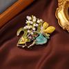 Dámska móda Brošne s dúhovým kvetom Butterfly Pre ženy Luxusné žlté zlato Farba Smaltovaná Zliatina Rastlinná Brošňa Zvieratá Zapínacie špendlíky