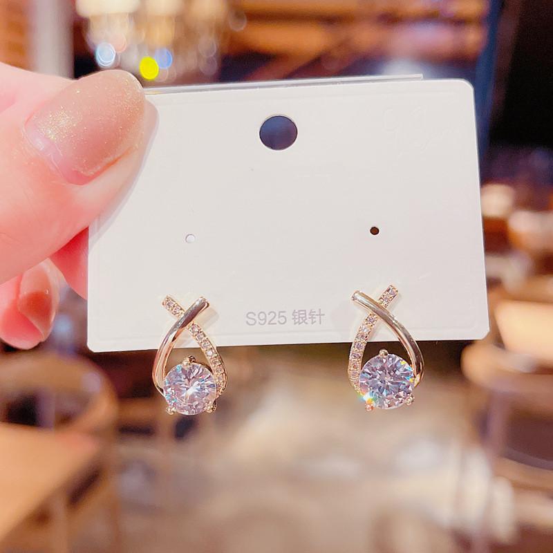 

Cross exquisite earrings, niche design, elegant and high-end versatile earrings
