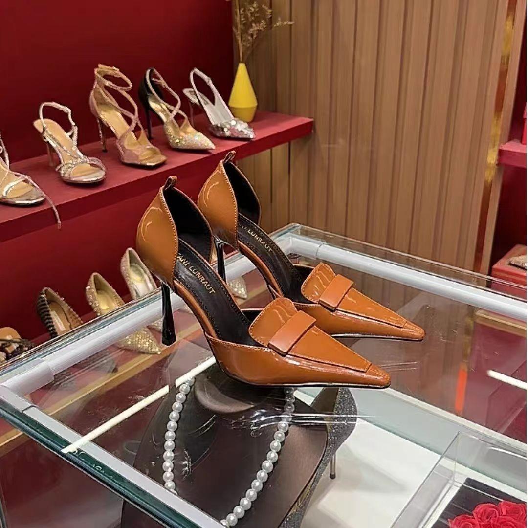 

2025 ранняя весна черные глянцевые туфли на высоком каблуке с острыми тонкими каблуками полые темпераментные одинарные туфли женские босоножки с неглубоким ртом и мешком на голове 42 коричневый