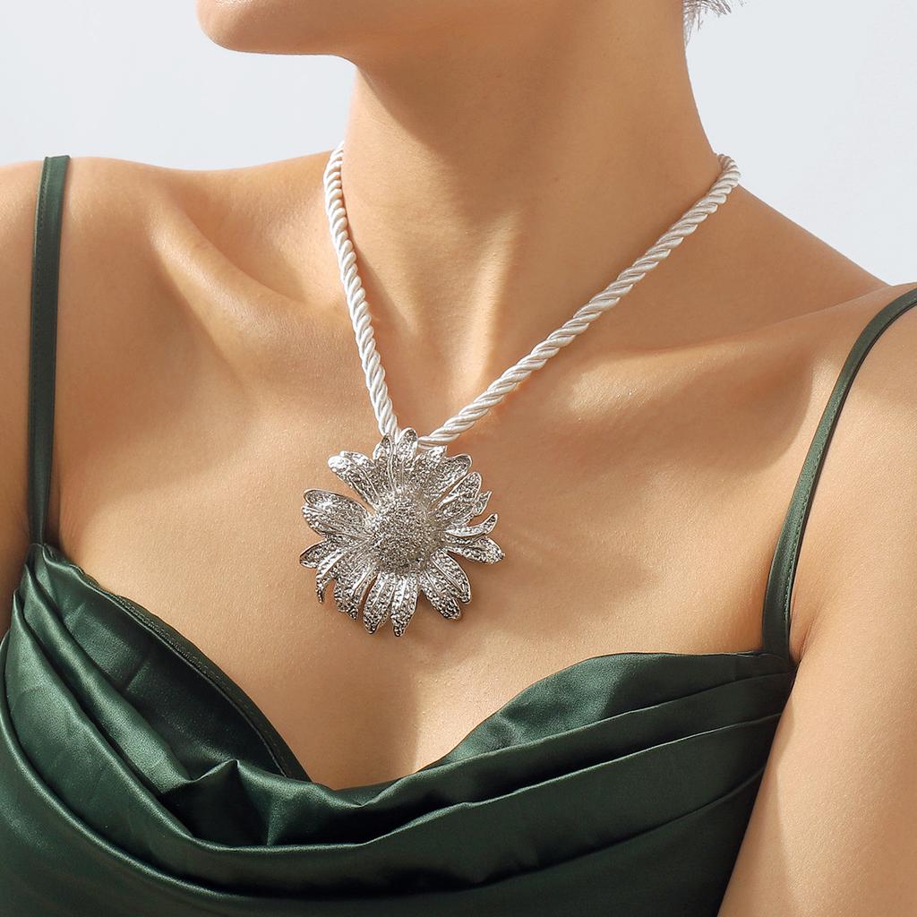 New European American Style Exaggerated Sunflower Necklace Earrings Flower Pendant Clavicle Chain For Women Trendy Jewelry