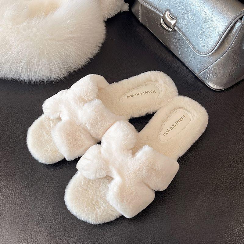 

Black and white fluffy slippers for women to wear autumn models 2025 super soft waxy mink hair flat bottom high-end one-word cotton mop 40 бежевый