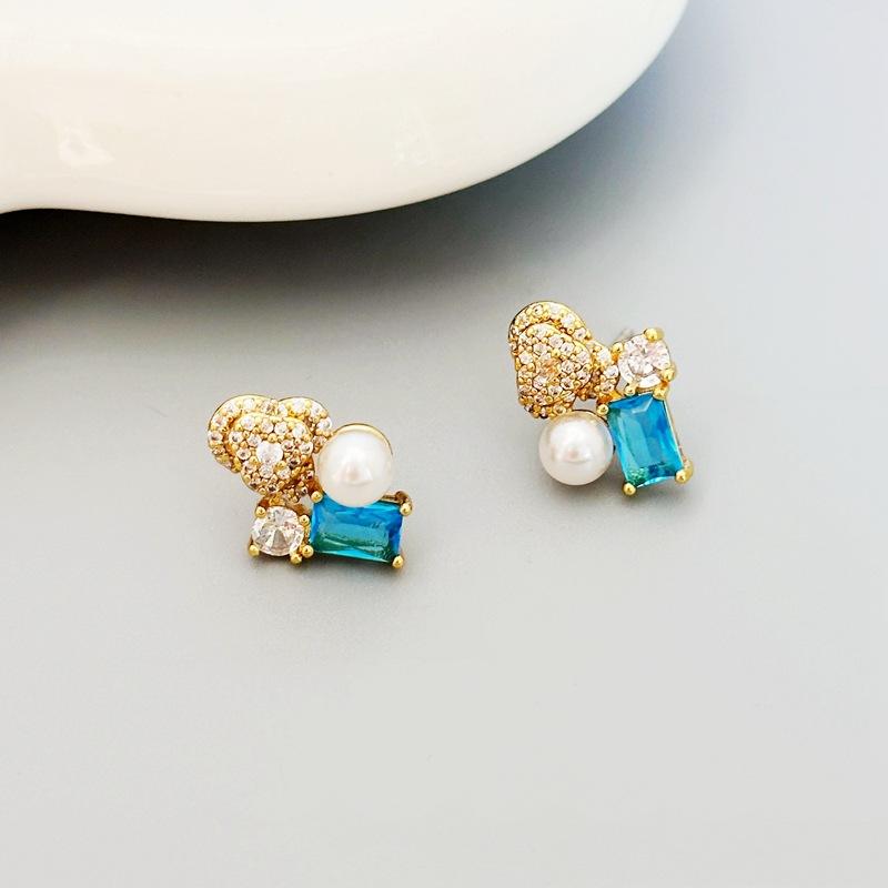 

Design Women S High-End Earrings Light Luxury Love Zircon Stud Earrings