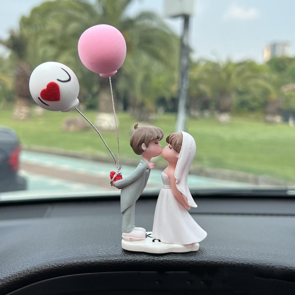 Roztomilé kreslené páry Dekorace do auta Doplňky Romantické figurky Balónková ozdoba Auto interiér Doplňky palubní desky Dárky