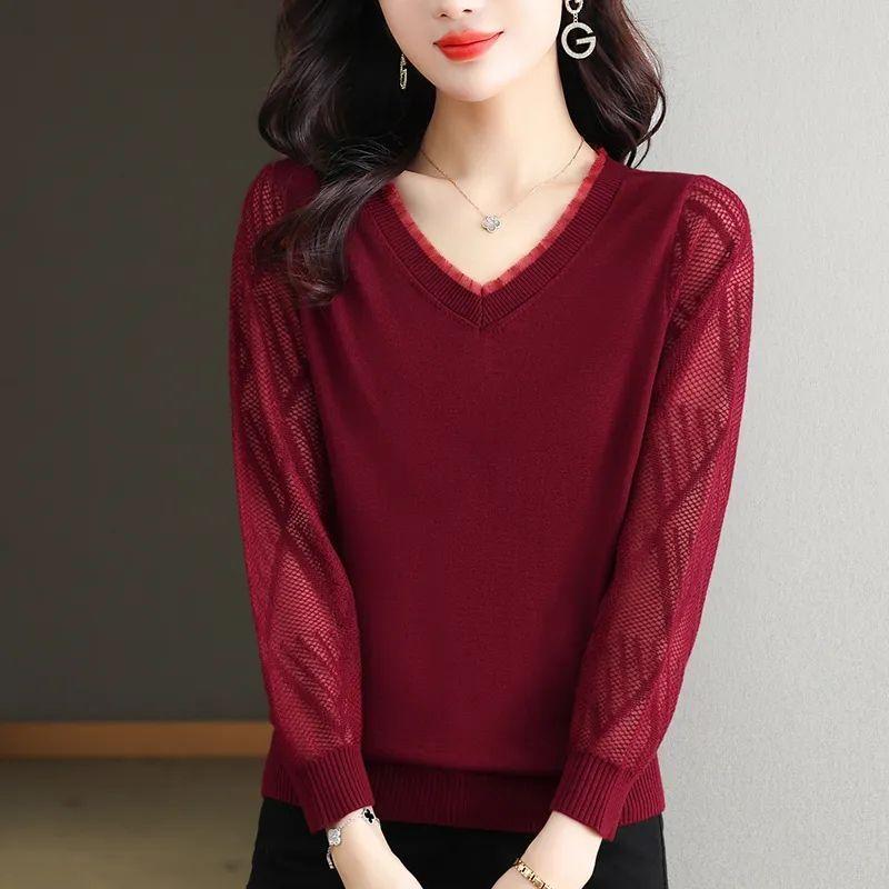 Pulover de bază tricotat cu mâneci din dantelă de toamnă pentru femei de vârstă mijlocie care poartă pulover cu decolteu în V subțire