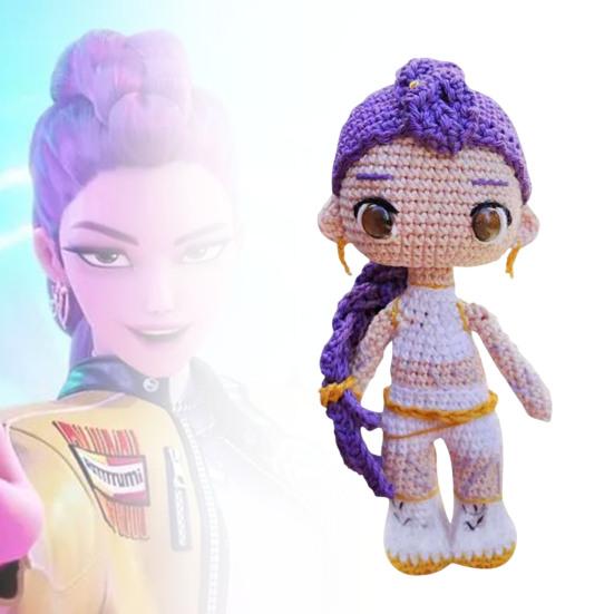 Koreanischer Pop Gehäkelte Puppe Handgemacht Gestrickte Jägerpuppe Anime Sammlerpuppe Geschenk für Fans Sammler Weihnachtsstrumpffüller