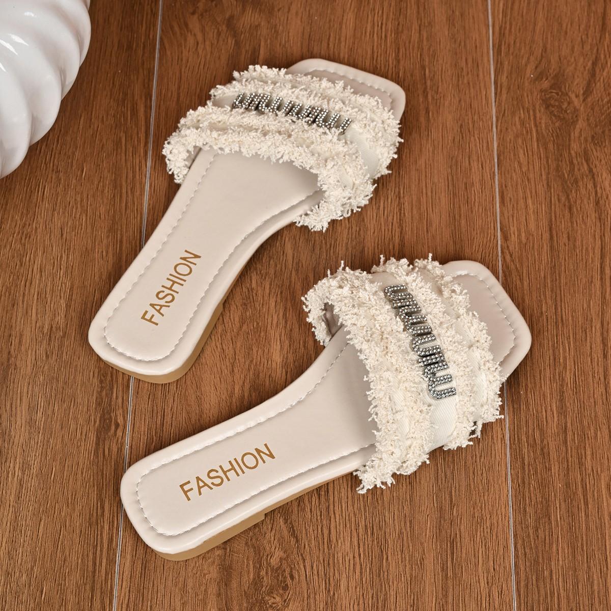 

Модные женские шлепанцы Летние слайды с металлической пряжкой Плоская обувь Модные сандалии Женский дизайнер 2025 Удобные женские туфли Слайды 35 бежевый