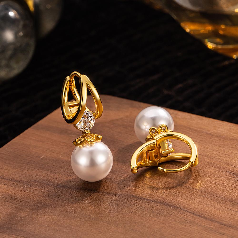 French Retro Rhinestone Faux Pearl Earrings - Unique Design, High-End Accessory.