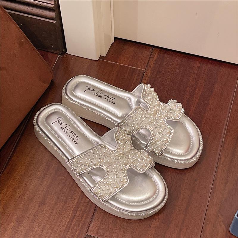 Beautiful cool slippers female summer wear new exquisite fairy beach with skirt flat bottom slippers with water diamonds
